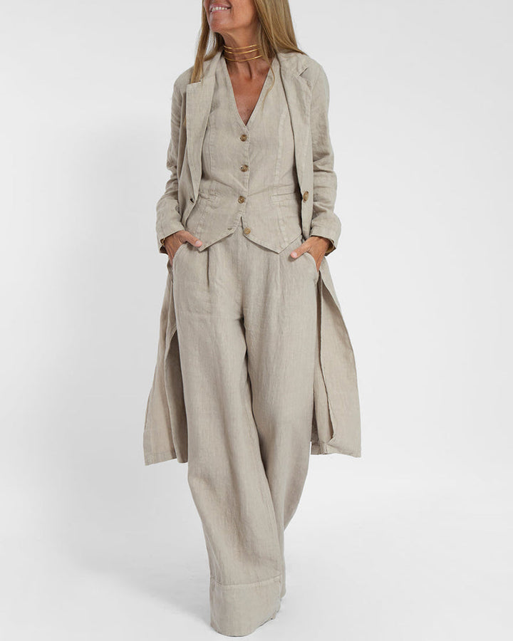 Komfortables Herbst Set für Damen: Weste mit Knöpfen & Hose mit hoher Taille.