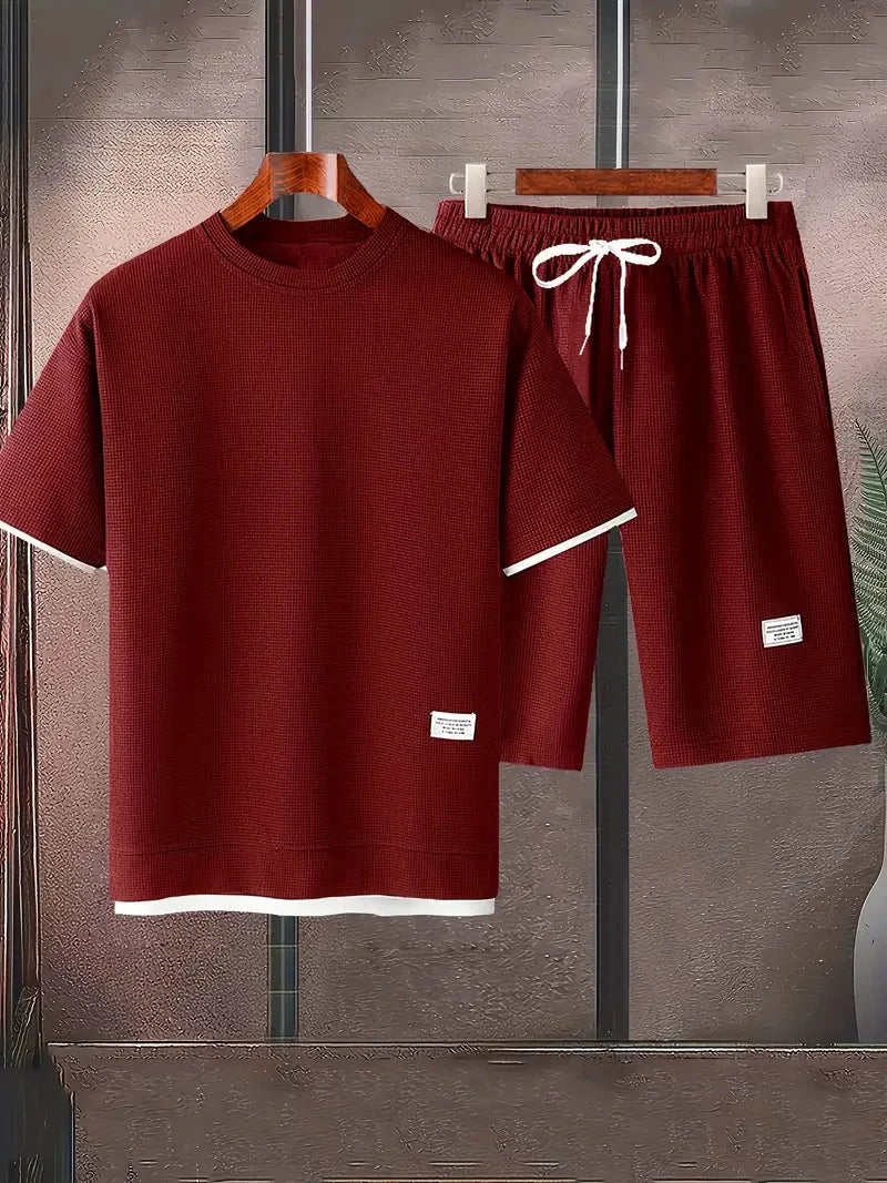 Atmungsaktives Herren-Set: Waffelstrick T-Shirt & Shorts, perfekt für warme Tage und Loungewear.