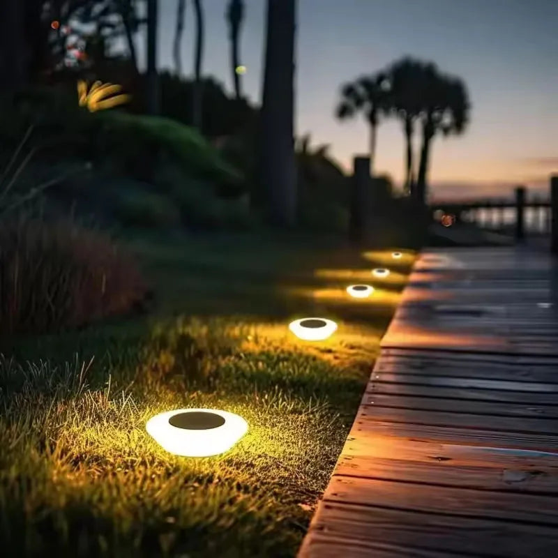 Energieeffiziente Solarleuchten für Wege, als wetterfeste LED-Gartenbeleuchtung. Ideal für den Außenbereich.