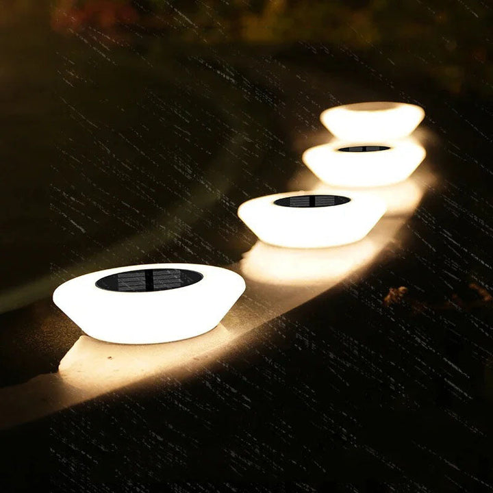 Wetterfeste LED-Solarlampen für den Außenbereich. Energieeffiziente Wegeleuchten zur Gartenbeleuchtung.