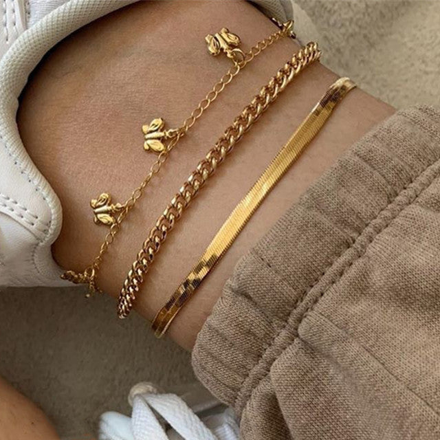 Damen Perlen Fußkettchen mit eleganter Schlangenkette aus Edelstahl. Ideal für Sommer & Boho-Stil.