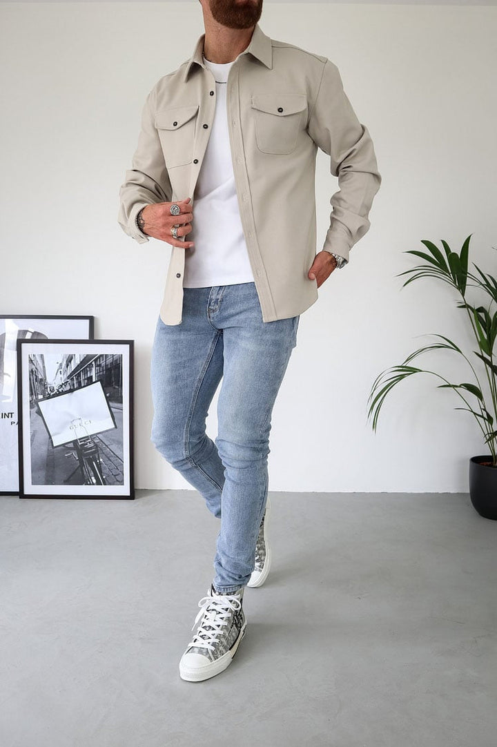 Vielseitige Herren Hemdjacke im Slim Fit, mit praktischer Knopfleiste und Brusttaschen.