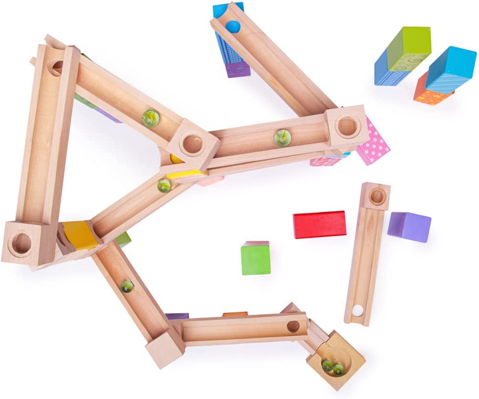 Hochwertige Holzmurmelbahn als Bauspielzeug für Kinder, ein ideales Geschenk zur Förderung der Kreativität.