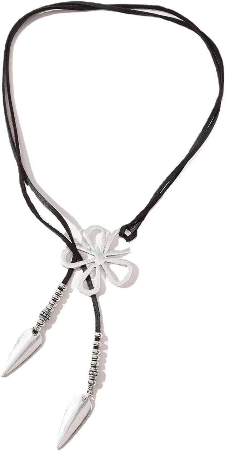 Damen-Statement-Halskette: ethnische Blumen, einzigartig, im Boho-Chic, ideal als Vintage-Accessoire.