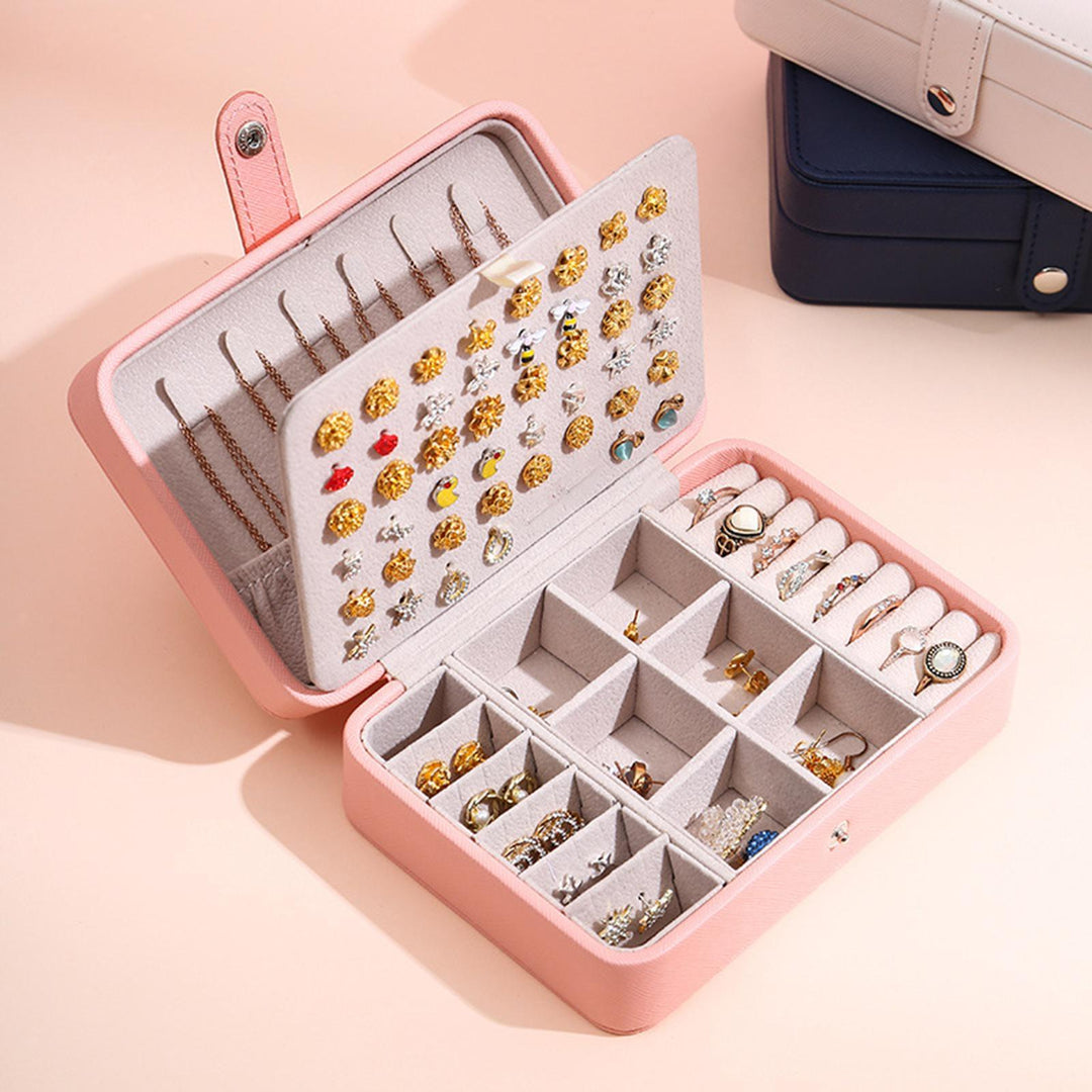 Stilvolles Leder Schmuckkästchen für Frauen, perfekt als Geschenk oder zur Schmuckaufbewahrung zu Hause.