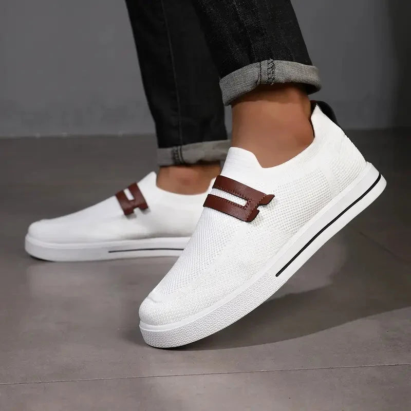 Herren Slip-On Sneaker in Bewegung, leicht & bequem für aktive Tage.