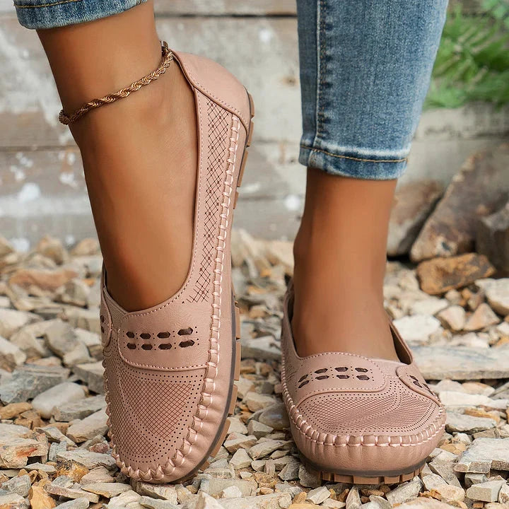 Flexible Damen Slipper, atmungsaktive Slip-On Halbschuhe für ein bequemes Gehgefühl den ganzen Tag.