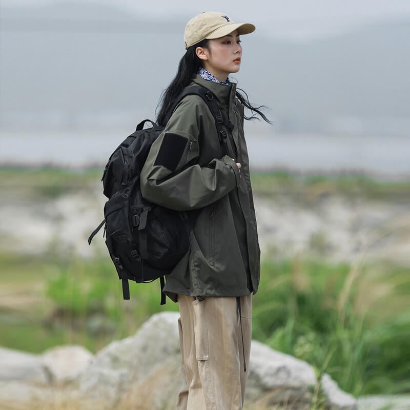 Wetterfeste Damen Softshelljacke, wasserdicht & winddicht, perfekt für Outdoor-Sport & Übergangszeit.
