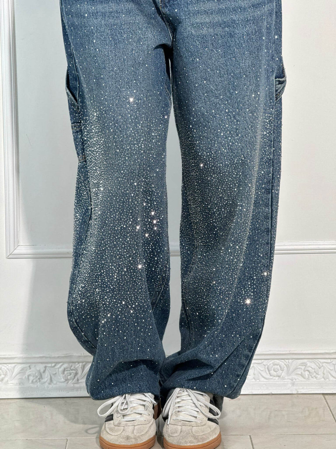 Bequeme Damen Balloon Jeans mit Glitzer-Effekt, weite Passform für den modernen Look.