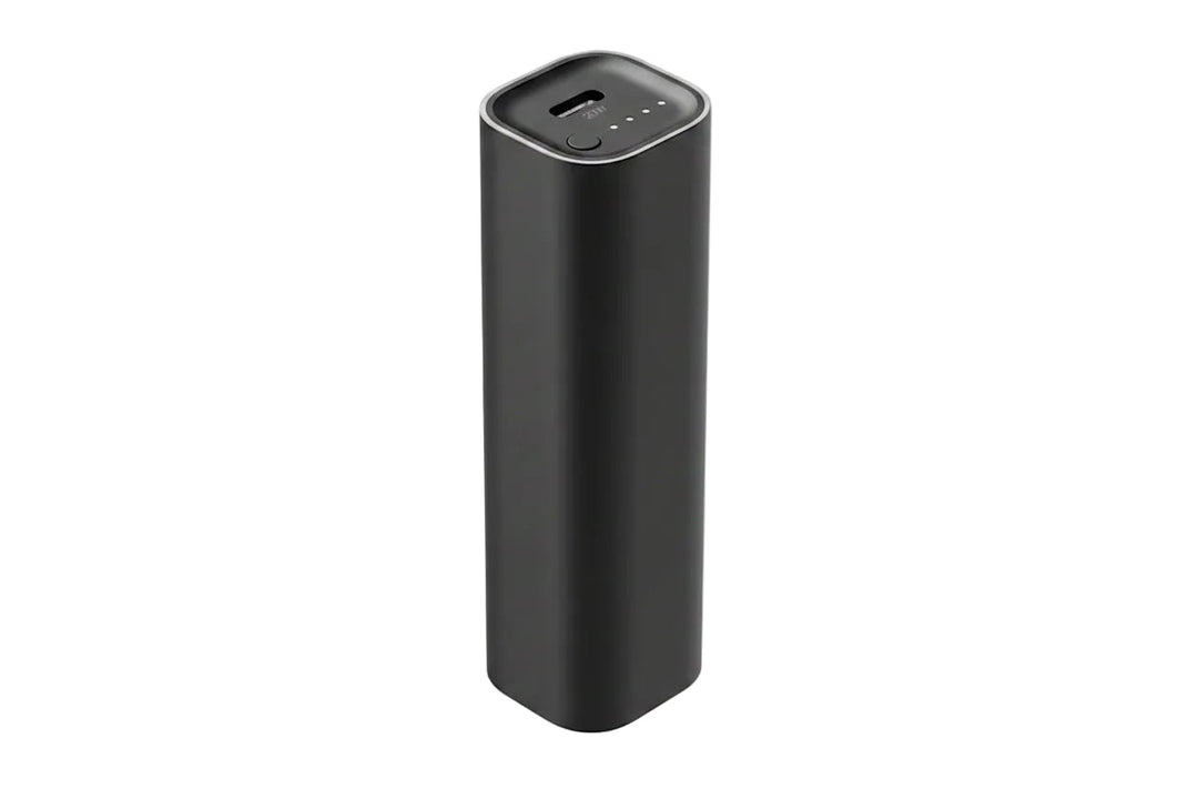 Kompakte schwarze 5000 mAh Powerbank mit 20W USB-C Schnellladung. Ideal für mobiles Aufladen.