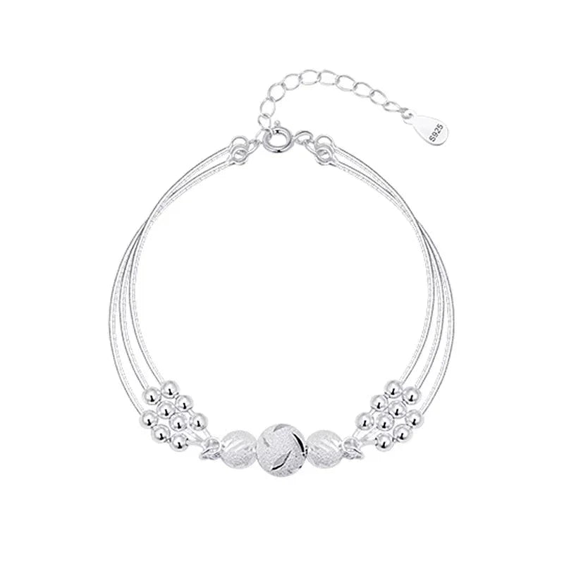 Damenarmband mit feinen Silberperlen, ein femininer Glücksbringer, perfekt für stilvolle Frauen.