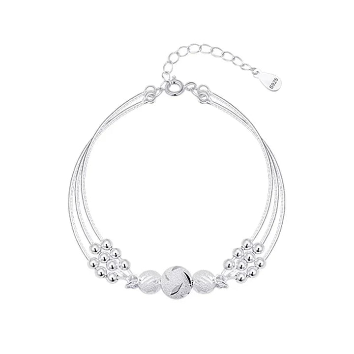 Damenarmband mit feinen Silberperlen, ein femininer Glücksbringer, perfekt für stilvolle Frauen.