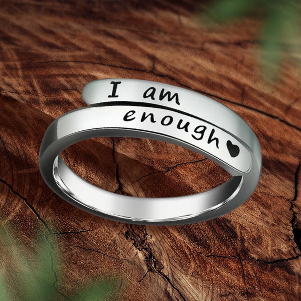 Glänzender 925 Silberring "Ich bin genug", ein bedeutungsvoller Unisex Affirmationsring. Fördert Selbstliebe.