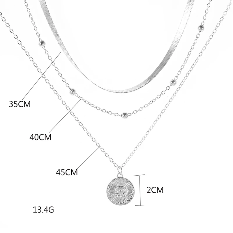 Hochwertige Dreifachkette aus Silber für Damen, runde Details. Eleganter Schmuck für jede Gelegenheit.