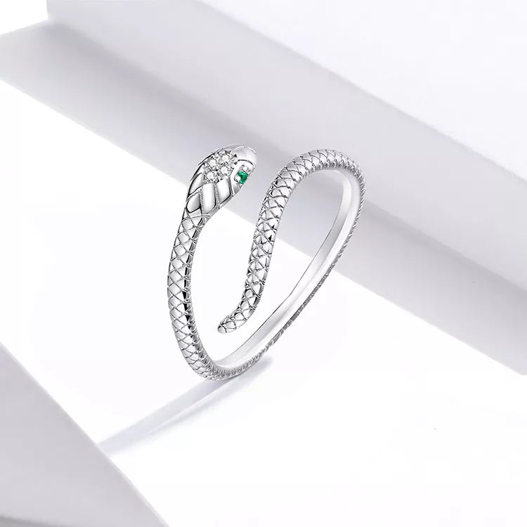 Luxuriöser Damenring in Reptilien-Optik, Sterlingsilber mit funkelnden Zirkonen besetzt.