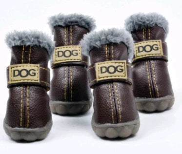 Verstellbare Hundeschneestiefel mit Klettverschluss für perfekten Sitz. Maximaler Komfort und Pfotenschutz im Winter.