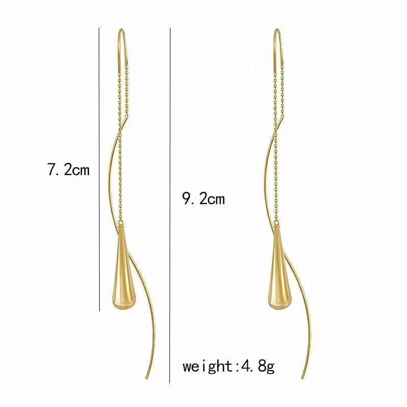 Schicke goldene Wassertropfen-Ohrringe für Damen, perfekt für elegante Outfits & besondere Anlässe.