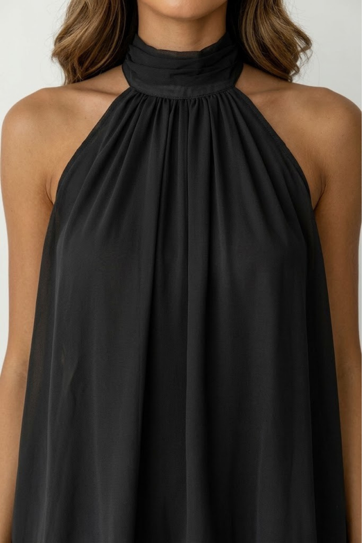 Verführerisches Damenkleid, Mini-Länge, mit stylischem Neckholder-Detail.