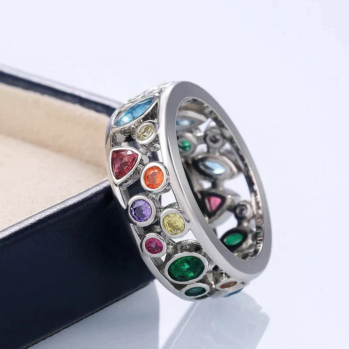 Eleganter Damenring aus Silber mit glänzendem Quarz Kristall, stilvoller Edelsteinschmuck.