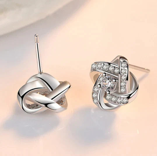 Komplettes Liebesknoten Schmuckset: Robuste Edelstahl Halskette & Ohrringe mit Zirkonia für Frauen.