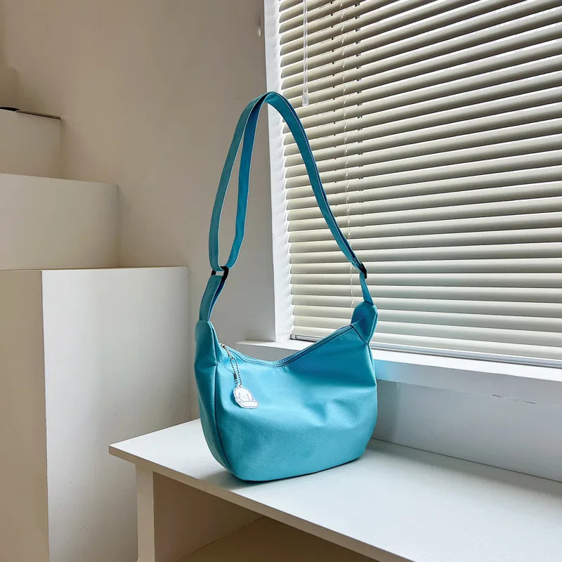 Chice Damen Umhängetasche: Vielseitiges Design, perfekt als Schultertasche für elegante Auftritte.