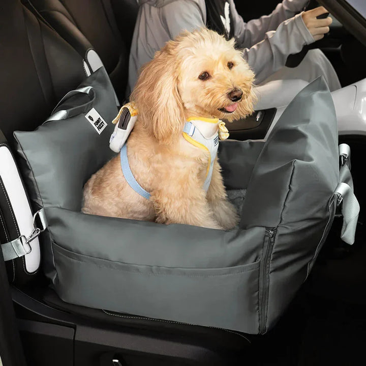 Sicherheitsgurt Hund im ISOFIX Autositz. Fester Halt & maximaler Schutz.
