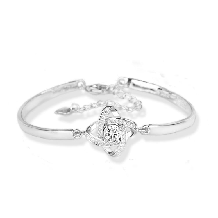 Modernes Damen Armband: Liebesknoten-Design aus Edelstahl mit Zirkonia, stilvoll & langlebig, perfekt für jeden Anlass.