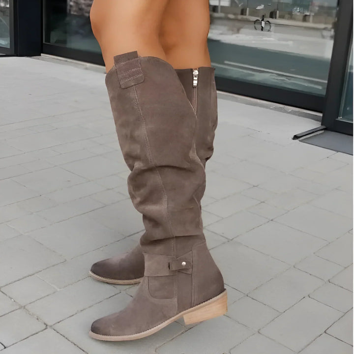 Elegante Damen Winterstiefel in Schwarz, gedämpfte Sohle bietet optimalen Gehkomfort.