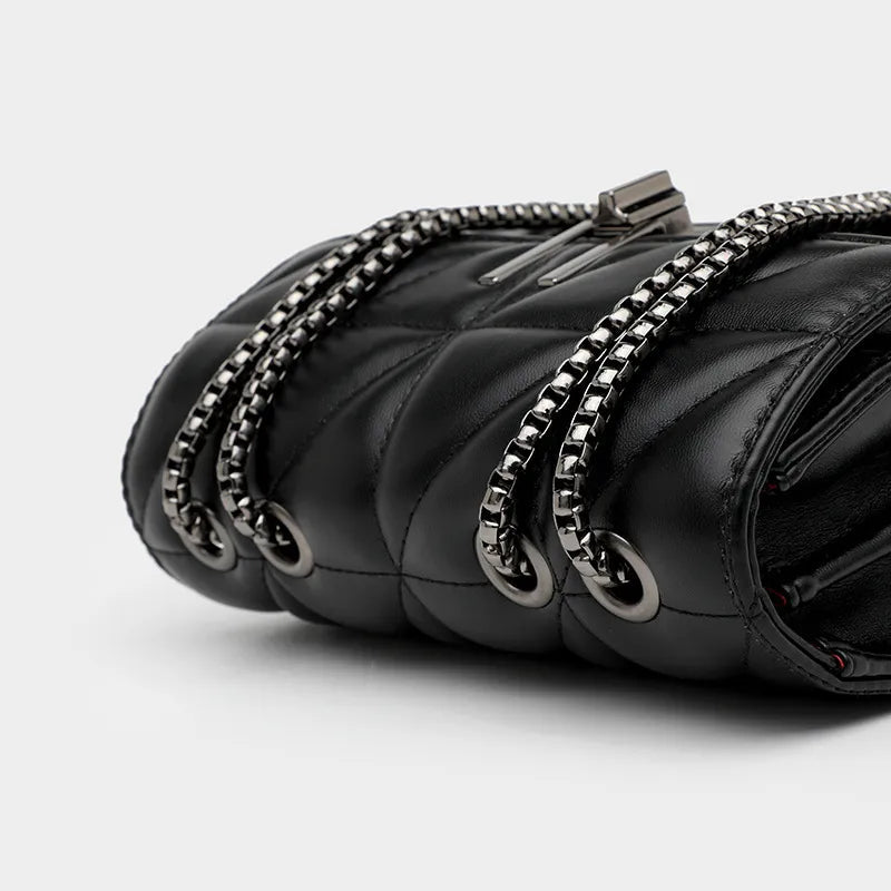 Stilvolle weiße Damen Messenger Tasche, elegante Umhängetasche mit luxuriösem Look.