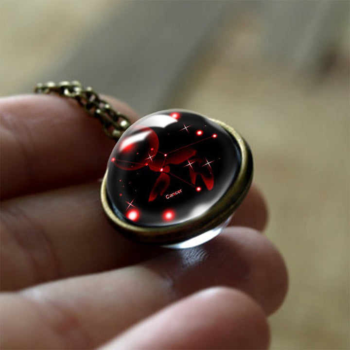 Glänzender Sternzeichen-Anhänger aus Glas für Damen, runder Schmuck, der Energie & Schutz symbolisiert.