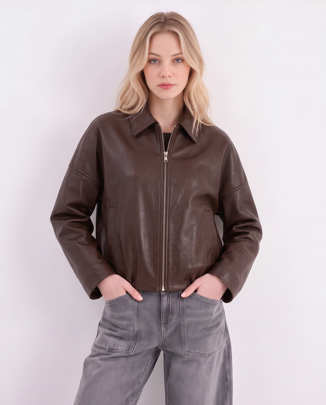 Damen Alltagsjacke, modern geschnitten, mit bequemem Kentkragen und gerafftem Bündchen am Saum.