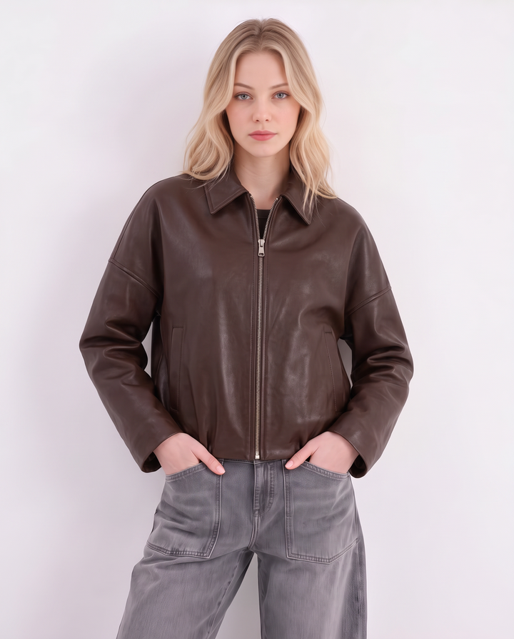 Damen Alltagsjacke, modern geschnitten, mit bequemem Kentkragen und gerafftem Bündchen am Saum.