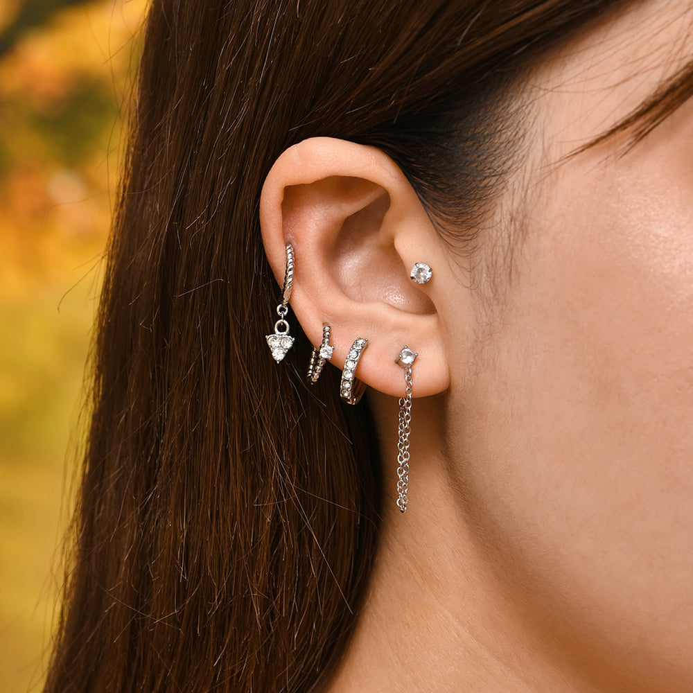 Exklusive Zirkonia Herzohrringe für Damen, zeitloses Geschenk mit Retro-Charme und Glitzer.