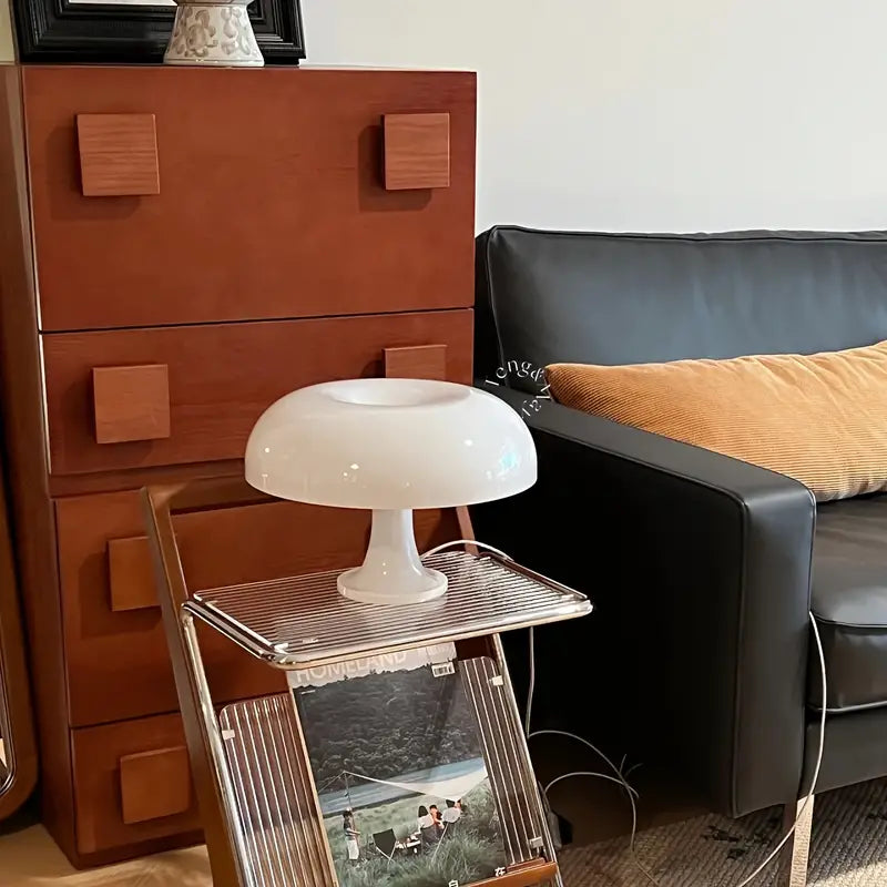 Dekorative Pilzlampe in Orange, kabellos, dimmbar, als LED-Schreibtischlampe oder trendiges Wohnzimmer-Akzentstück.