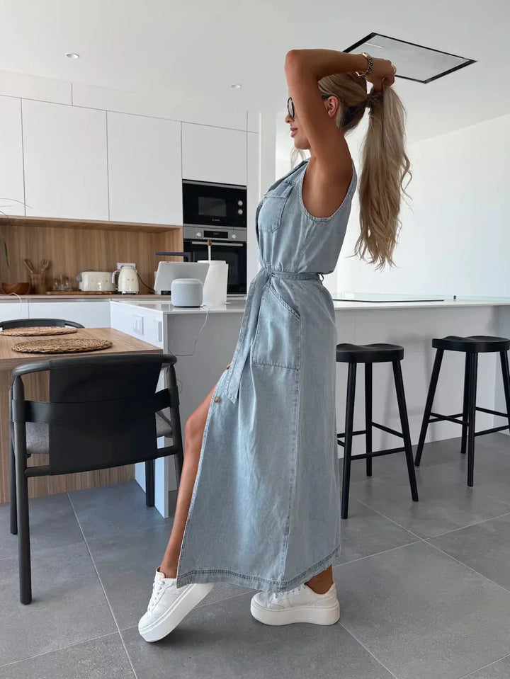 Modisches Damen Sommerkleid in Denim-Optik, ärmellos und luftig für heiße Tage. Perfektes Urlaubskleid.