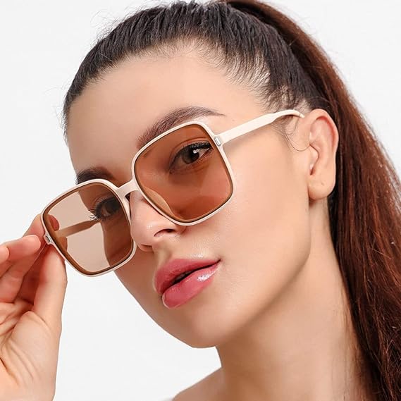 Glamouröse quadratische Damen Sonnenbrille. Stilvolles Outdoor Accessoire mit UV400 Schutz für den Sommer.