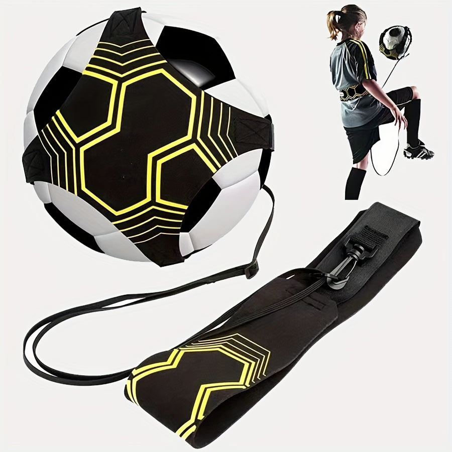 Nahaufnahme des Fußball Trainingsgürtels mit Ball. Perfektes Sportartikel für effektives Heimtraining.