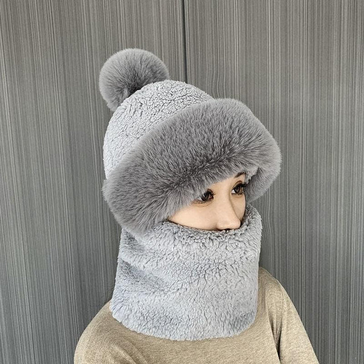 Kuscheliges Unisex Winterset: Warme Strickmütze und weicher Halswärmer für Damen und Herren im Winter.