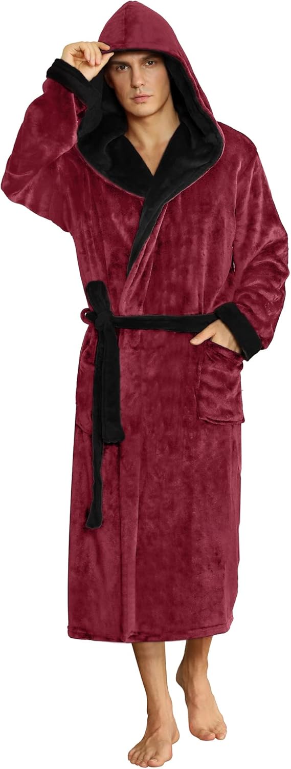 Luxuriöser Herren Bademantel aus Plüschfleece, hält schön warm.