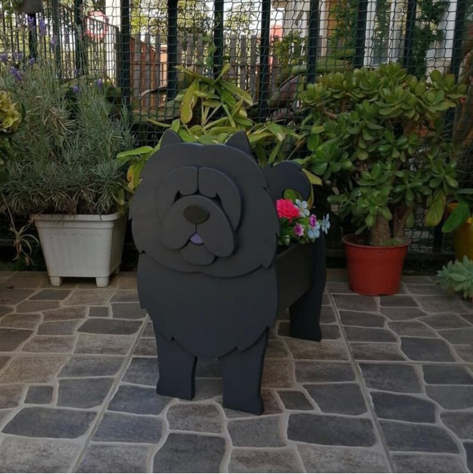 Dekoratives Pflanzgefäß in Hundeform, perfekt für Innendeko & Gartendeko.
