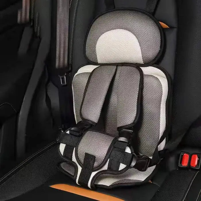 Kindersitz Zubehör: Tragbarer 5-Punkt-Gurt Reisesitz, atmungsaktiv, für sichere Autofahrten.