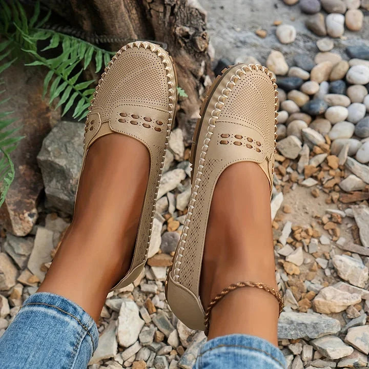 Bequeme flache Damen Slip-On Freizeitschuhe, atmungsaktive Halbschuhe für den entspannten Alltag.