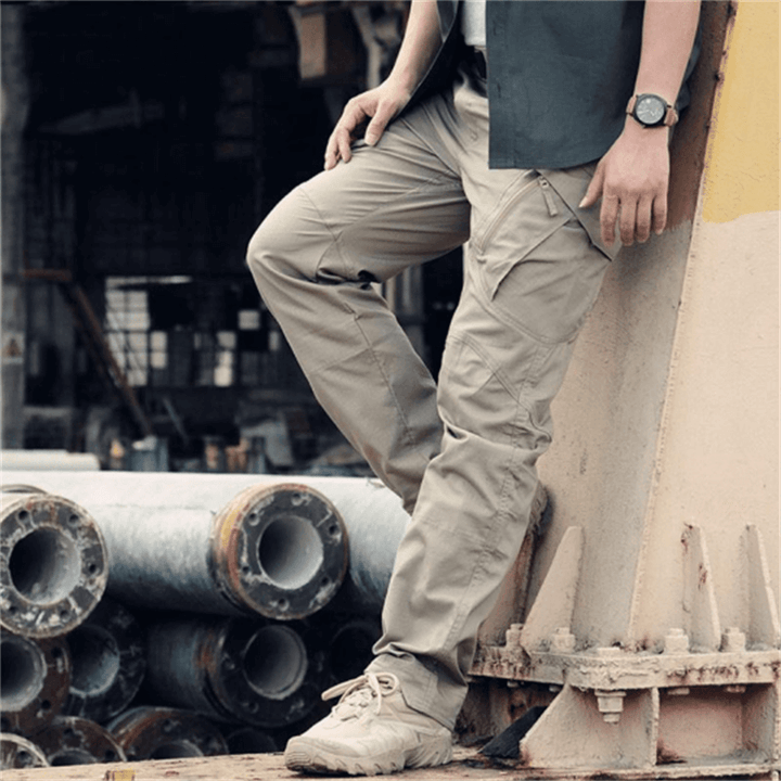 Funktionale Taktische Cargo Hose für Herren, wasserabweisend, mit elastischem Bund & vielen Taschen.
