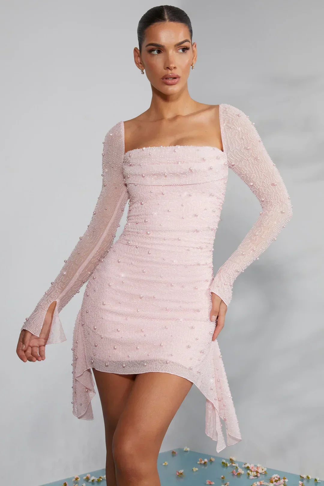 Elegantes Damen Minikleid schwarz, Langarm, Kragen, vielseitig für Business & Feiern.