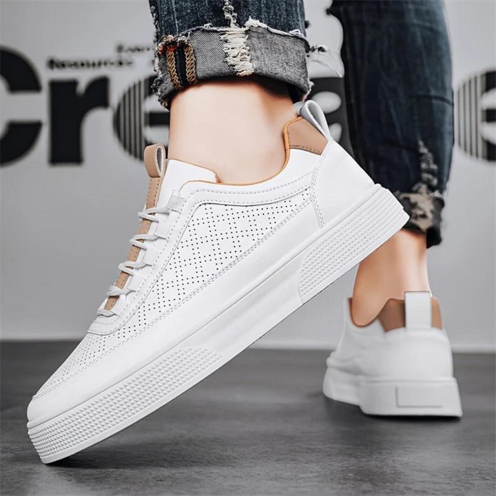 Schlichte, stilvolle Herren-Sneaker, die Eleganz und Komfort im Alltag vereinen. Modische Herrenschuhe.