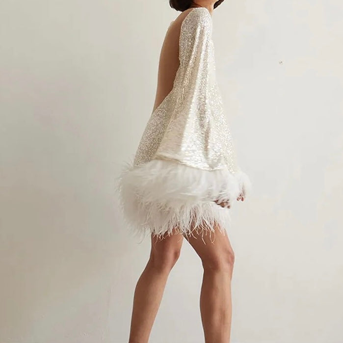 Modernes Damen Pailletten-Federkleid, ideal für festliche Anlässe im Winter und elegante Partys.