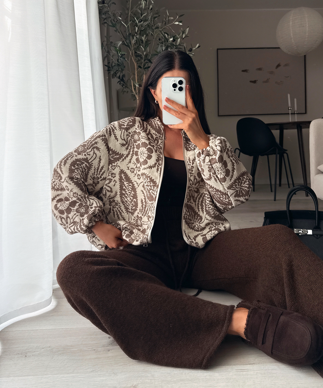 Vielseitige Damenhose mit weitem Bein, eleganter fließender Passform. Ideal als bequeme Freizeithose oder Bürohose.
