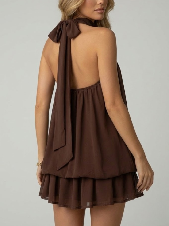 Figurbetontes kurzes Damenkleid, Neckholder, ideal als Cocktail- oder Partykleid.