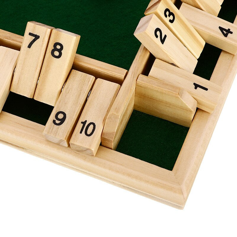 Aufgebautes Holz-Strategiespiel, bereit für spannende Spieleabende. Nachhaltiges Geschenk für alle.
