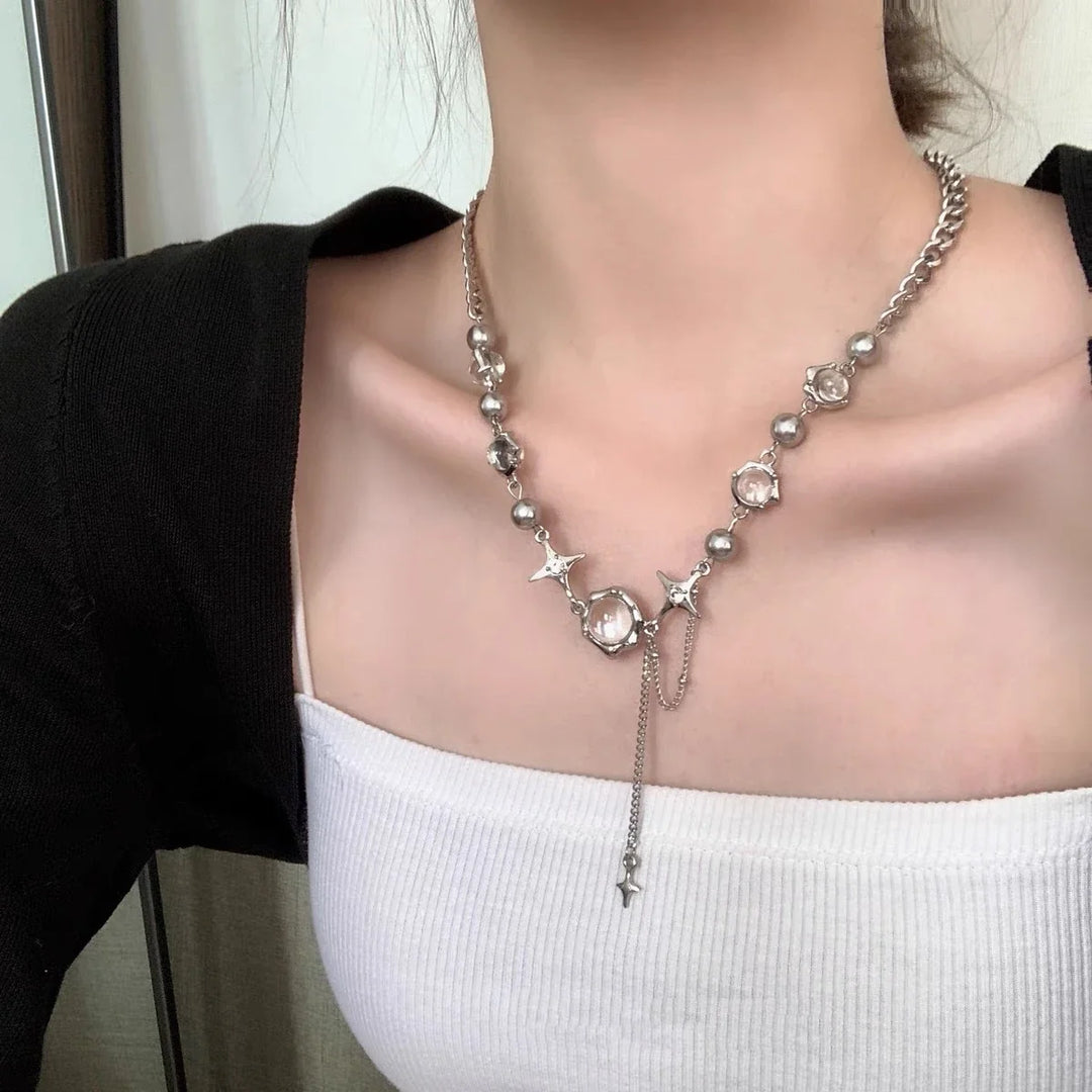 Stilvolle Damenhalskette mit funkelndem Stern-Kristall, ideales Geschenk für Frauen.